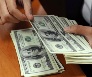 Giá USD tự do tăng cao, chiều mua vượt ngân hàng