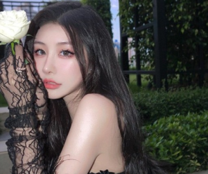 Ngất ngây với nhan sắc 'thoát tục' của hot girl xứ Trung, cực kỳ giàu có nhưng danh tính vẫn là 'ẩn số'