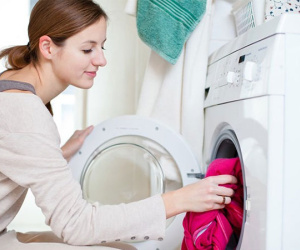 Vì sao giặt quần áo tại nhà không thơm lâu như ngoài tiệm?