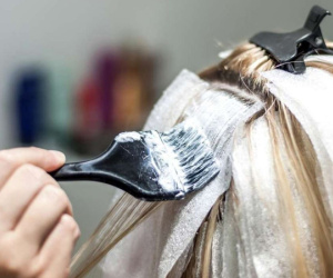 Cô gái Hà Nội cảm giác da đầu 'bùng cháy' khi tẩy tóc
