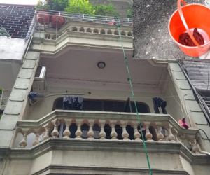 Cháy nhà 4 tầng, bé 5 tháng tuổi được cho vào xô thả xuống thoát hiểm