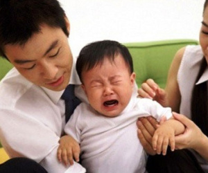 Bố tâm đắc đặt tên hay cho con trai, nào ngờ đi học cô giáo không cho vào cổng