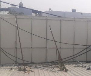 Trèo lên mái tôn nhặt bóng, một học sinh bị điện giật tử vong