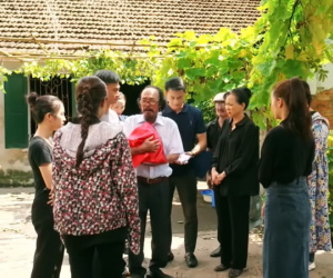 Làng trong phố tập 21: Khán giả khóc nghẹn với cảnh phim xúc động nơi xóm trọ nghèo