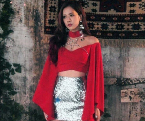 Jisoo và màu đỏ đúng là 1 'hệ tư tưởng': Chị cả BLACKPINK diện lần nào là lần đó gây sốt