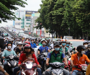 Về quê nghỉ lễ, hàng ngàn người kẹt cứng ở cửa ngõ TP.HCM