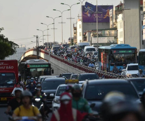 Người dân thủ đô nhích từng chút trên đường trong ngày làm việc cuối cùng trước kỳ nghỉ lễ 2/9