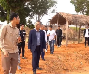 Team Quang Linh tại châu Phi đón Đại sứ Việt Nam đến thăm, ông nói một câu làm ai nấy rưng rưng