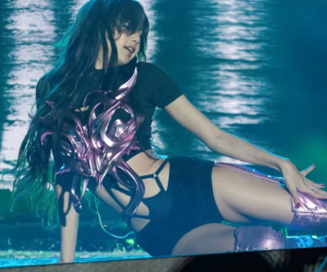 Khán giả lại sốc trước trang phục biểu diễn táo bạo của Lisa (BlackPink)