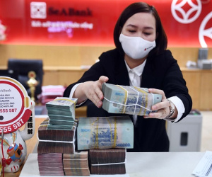 Ngân hàng mạnh tay giảm lãi suất tiết kiệm 6 lần 1 tháng, mức 7% dần biến mất