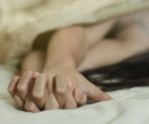 Vào đúng nhà bà chủ say rượu lại 'thiếu thốn', tên trộm gặp chuyện không thể tin nổi