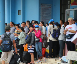 Tàu đi Phú Quốc, Nam Du tạm ngừng hoạt động, hàng trăm hành khách 'chôn chân' tại bến cảng