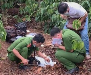 Tá hỏa phát hiện bộ xương người lộ thiên trong vườn cà phê