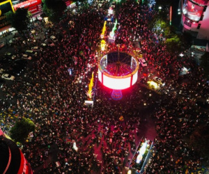 'Biển người' xuống đường rước đèn khổng lồ mừng Tết Độc lập và đón Trung thu sớm ở Tuyên Quang