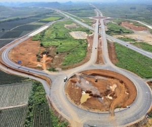 Cận cảnh tuyến đường Đông - Tây 23 km trị giá gần 2.000 tỉ đồng
