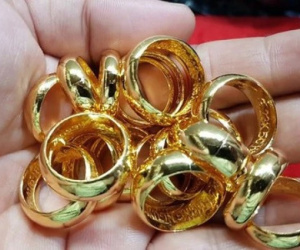 Cụ bà mang 13 chỉ vàng tích góp đem bán, gửi tiền cho kẻ mạo danh công an