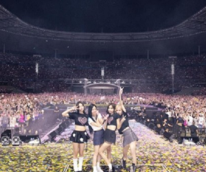 Hành động của Jennie khiến báo Pháp tiếp tục chê bai BlackPink