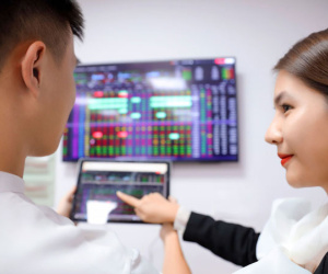 Cú đảo chiều bất ngờ, chứng khoán và dòng tiền vài tỷ USD