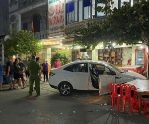 Ô tô lao lên vỉa hè ở Đồ Sơn, tông chủ nhà hàng bị thương nặng