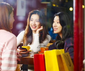 Phụ nữ Trung Quốc rộ trào lưu ăn mặc kiểu 'dễ lấy chồng'