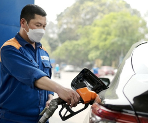 Vì sao giá xăng tăng 6 lần liên tiếp?