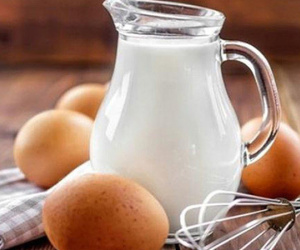 Bệnh nhân ung thư có nên ăn trứng, uống sữa không?