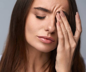 Thịt giật liên tục ở mắt, miệng, mặt, bắp tay chân, đùi... là điềm báo gì? Tốt hay xấu, có đáng lo không?