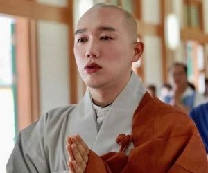 Tu sĩ hoa gây xôn xao trên mạng xã hội Hàn Quốc