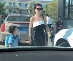 Bài đăng của một bà mẹ khiến hội phụ huynh tranh cãi: 'Đón con tan học có nhất quyết phải mặc quần dài không?'