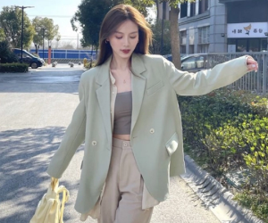 Đáng sắm nhất bây giờ là áo blazer, diện lên sẽ thấy không khí mùa thu liền