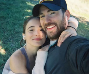 'Đội trưởng Mỹ' Chris Evans kết hôn với tình trẻ kém 16 tuổi