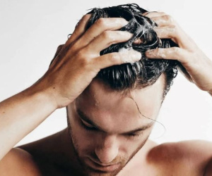 Đàn ông có nên gội đầu thường xuyên mỗi ngày không?