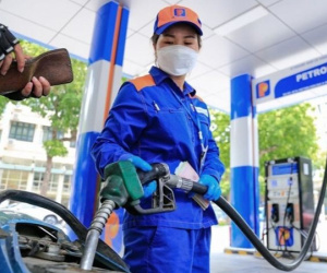 Giá xăng giữ nguyên sau 6 lần tăng liên tiếp