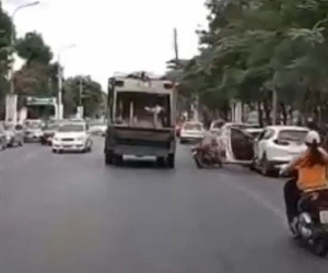 Tài xế mở cửa ô tô không quan sát, thai phụ đi xe máy chết thảm