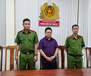 Bắt 2 đối tượng nhận 100.000 USD 'chạy án' cho cựu Cục trưởng Cục Đăng kiểm VN Đặng Việt Hà