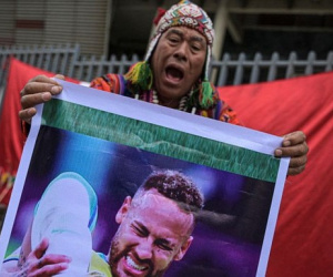 Người hâm mộ Peru tự tin hòa Brazil khi nhờ thầy mo "ra tay" với Neymar