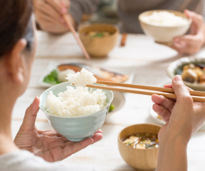Có nên ăn sáng bằng cơm?