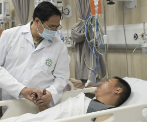 Nạn nhân vụ cháy chung cư mini ở Hà Nội bật khóc khi gặp Thủ tướng