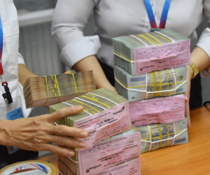 Tìm thuốc chữa bệnh 'ngân hàng thừa tiền'