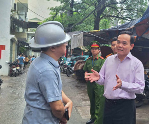 Phó Thủ tướng xuống hiện trường vụ cháy chung cư mini ở Hà Nội