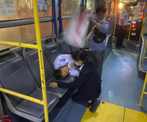Tài xế bus ngất xỉu vì hành khách mang sầu riêng lên xe