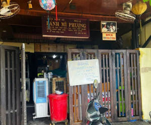 Số người ngộ độc tăng lên 141, chủ tiệm bánh mì Phượng nói gì?