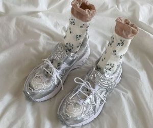 2023 là thời của sneaker bạc: Ngày càng hot, không chừng sẽ khiến sneaker trắng 'ra chuồng gà'