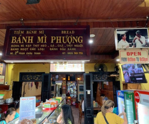 Khu vực sơ chế của tiệm bánh mì Phượng 'chưa đảm bảo vệ sinh'