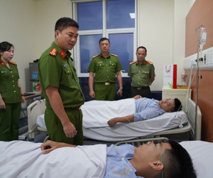 Vụ cháy chung cư mini ở Hà Nội: 5 cán bộ chiến sĩ bị thương khi cứu nạn