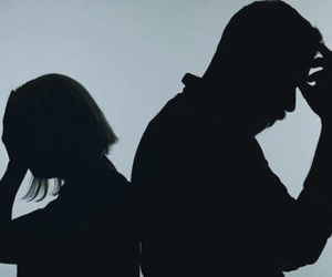 Chồng đệ đơn ly hôn vợ vì thứ đồ được tìm thấy dưới cống
