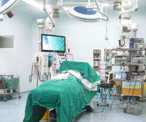 Đi cắt u nang, bệnh nhân hốt hoảng khi bị bác sĩ gây mê bỏ quên trên bàn mổ vì bệnh viện...tan ca