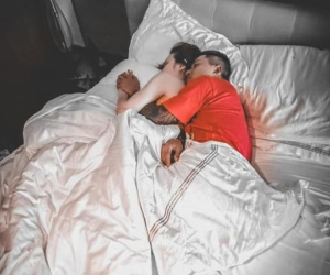 Tuấn Hưng lộ ảnh 'giường chiếu' với vợ, danh tính người chụp còn bất ngờ hơn