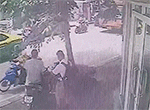 Xe buýt mất lái lao thẳng lên vỉa hè khiến nhiều người hoảng sợ