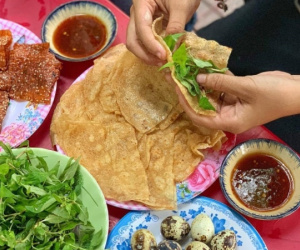 Chả cá mỏng cuốn rau răm, món ăn vặt nhất định phải thử khi đến Bình Định